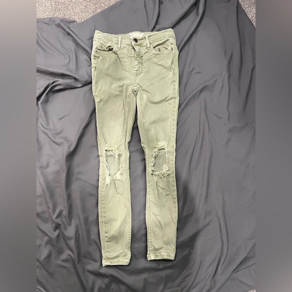 Free People Green Distressed Skinny Jeans. Size 24.